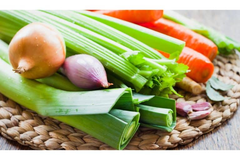 Mixed vegetables for vegetable broth.