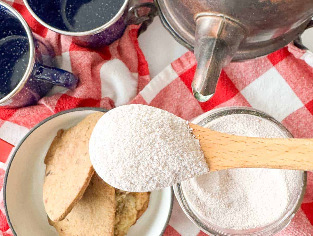 A spoonfull of Russian tea mix.