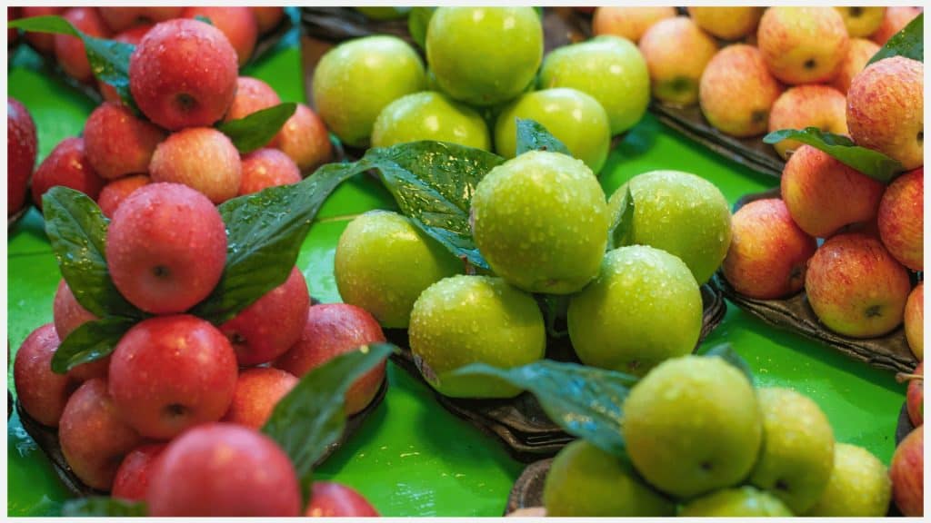 Graphic for The Best Apple for Baking blog post.