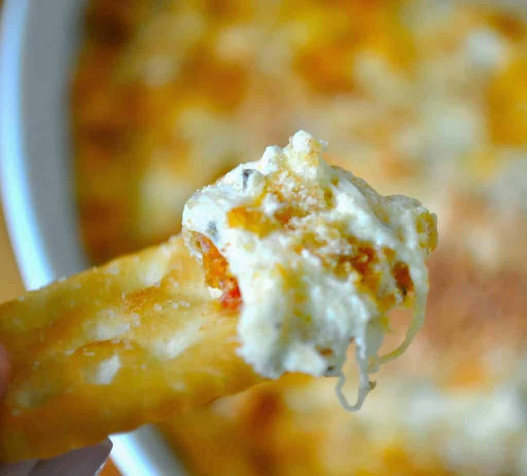 Cheesy and savory hot pepporoni pizza dip.